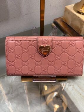 Gucci Guccissima Pink Embossed Leather GG Heart-Snap Continental Wallet